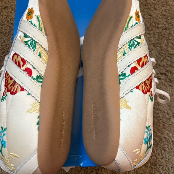 Adidas Women’s Tokyo Sneakers LIKE NEW with box - Picture 6 of 8